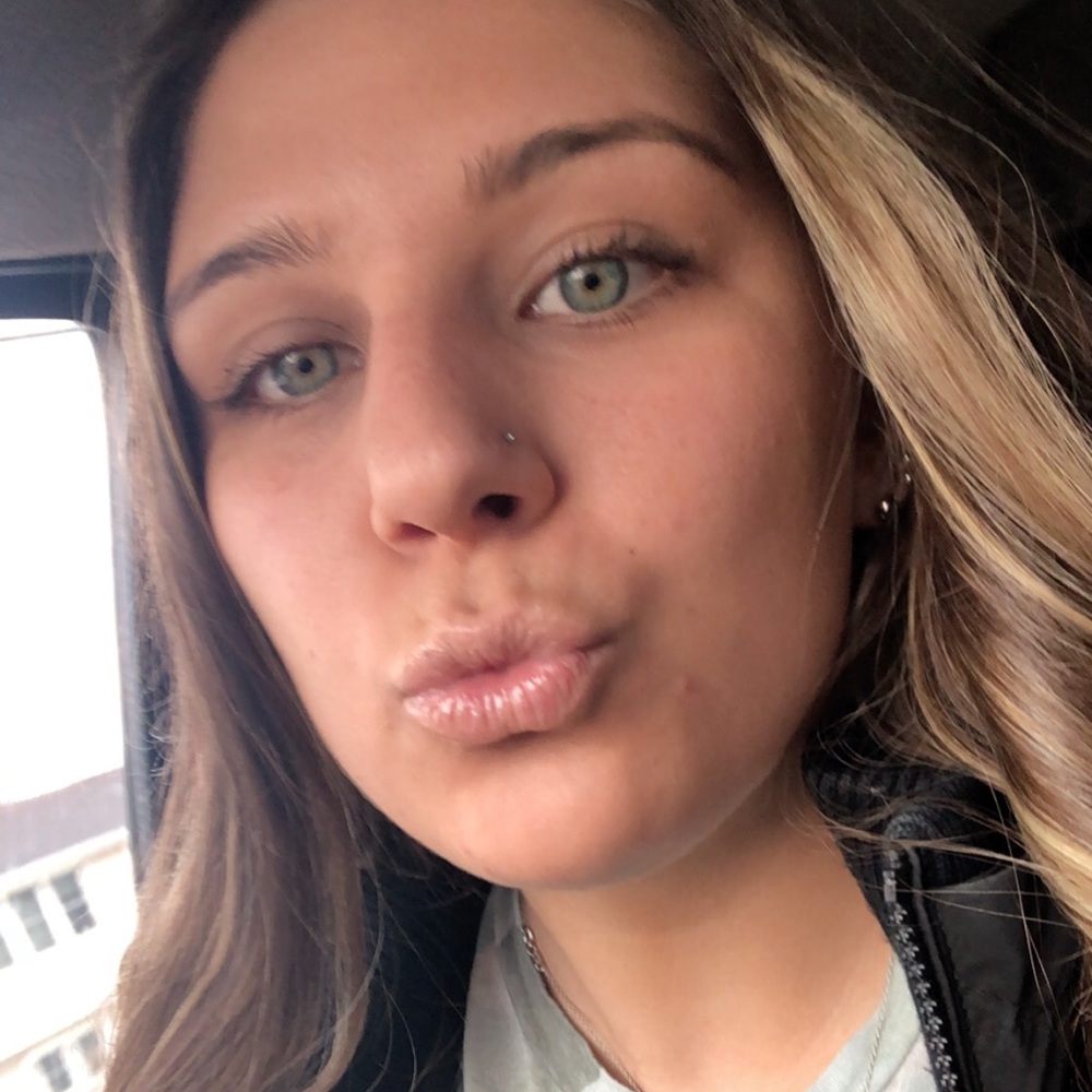 Meet your Posher, Julia